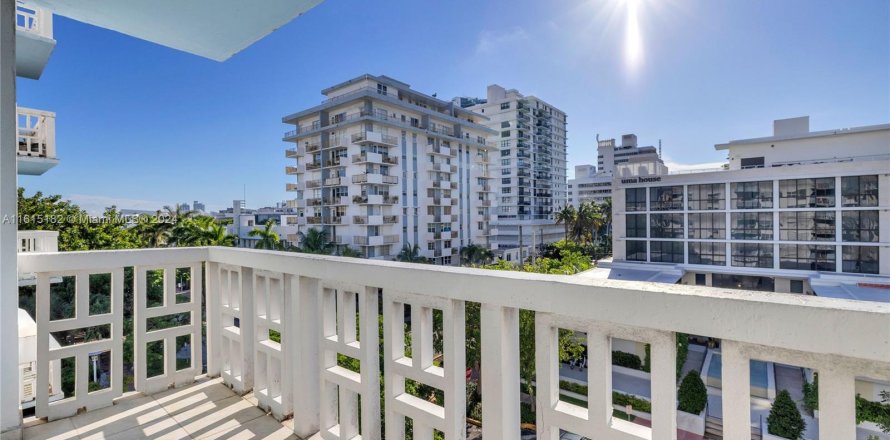 Condo in Miami Beach, Florida, 1 bedroom  № 1237029