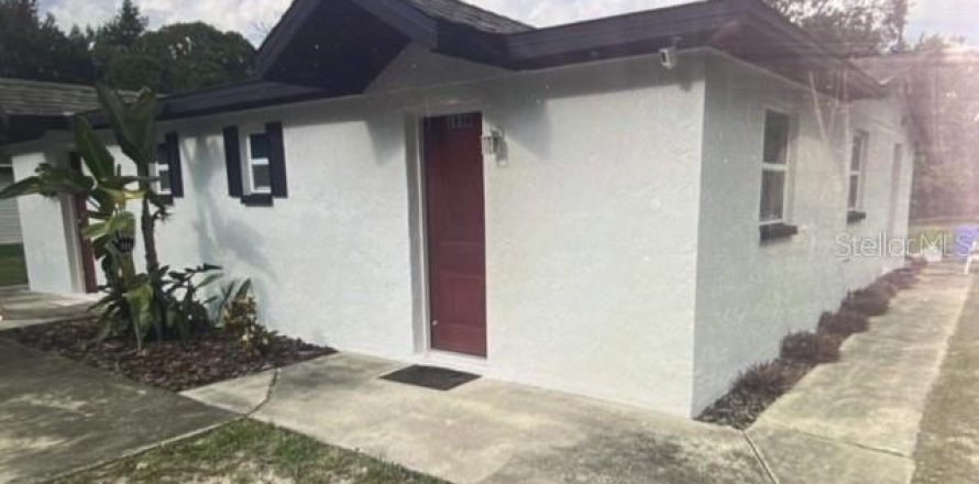 Commercial property in Holiday, Florida 4 bedrooms, 113.71 sq.m. № 1194268