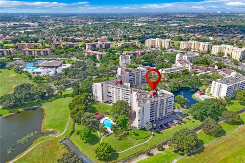 Condominio en venta en Lauderhill, Florida, 2 dormitorios, 107.77 m2 № 1387963 - foto 2