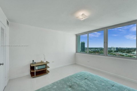 Condo in Miami Beach, Florida, 1 bedroom  № 1387930 - photo 12