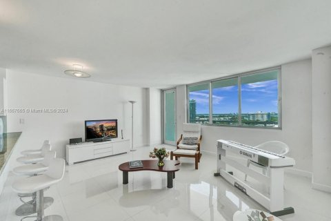 Condo in Miami Beach, Florida, 1 bedroom  № 1387930 - photo 5