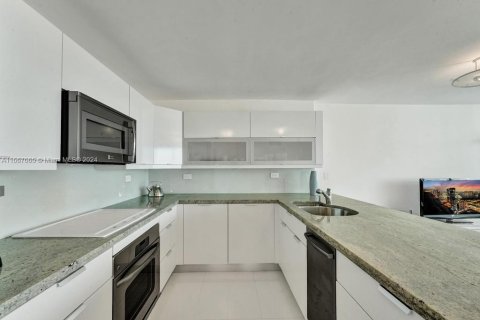 Condo in Miami Beach, Florida, 1 bedroom  № 1387930 - photo 7