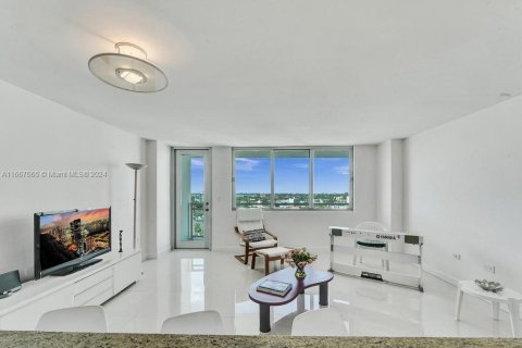 Condo in Miami Beach, Florida, 1 bedroom  № 1387930 - photo 4