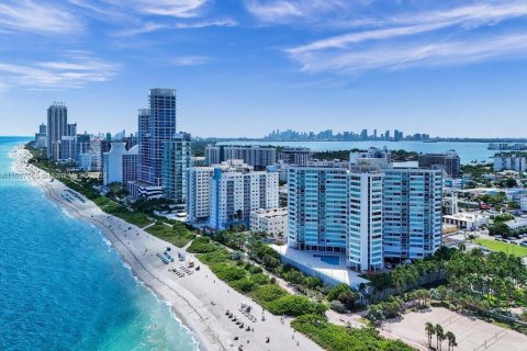 Condo in Miami Beach, Florida, 1 bedroom  № 1387930 - photo 1