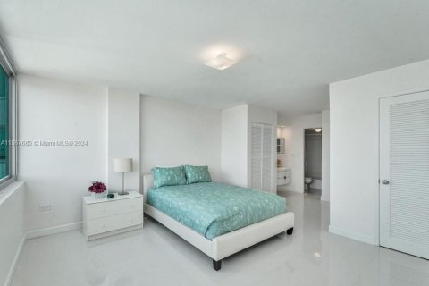 Condo in Miami Beach, Florida, 1 bedroom  № 1387930 - photo 11