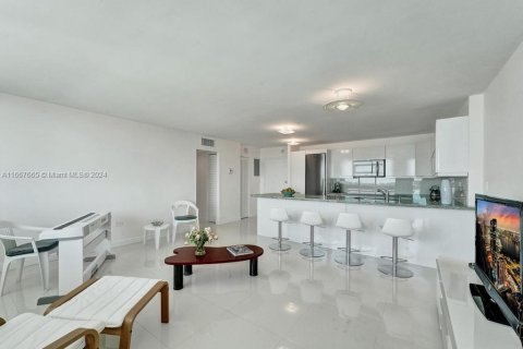 Condo in Miami Beach, Florida, 1 bedroom  № 1387930 - photo 3