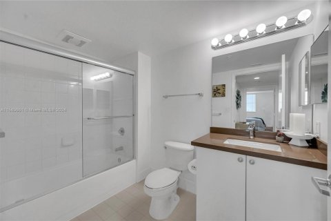 Condo in Fort Lauderdale, Florida, 2 bedrooms  № 1127017 - photo 30