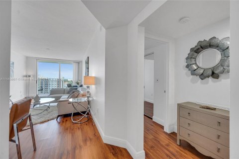 Condo in Fort Lauderdale, Florida, 2 bedrooms  № 1127017 - photo 25