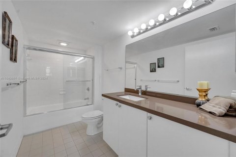 Condo in Fort Lauderdale, Florida, 2 bedrooms  № 1127017 - photo 17