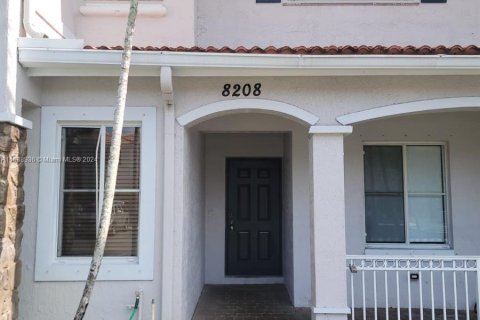 Townhouse in Miramar, Florida 2 bedrooms, 98.1 sq.m. № 1183895 - photo 4