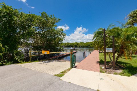 Condo in Stuart, Florida, 2 bedrooms  № 1186185 - photo 13