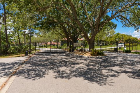 Condo in Stuart, Florida, 2 bedrooms  № 1186185 - photo 1