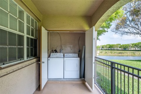 Condominio en venta en Pembroke Pines, Florida, 3 dormitorios, 123.56 m2 № 997948 - foto 14