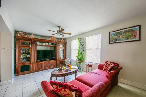 Villa ou maison à vendre à Margate, Floride: 3 chambres, 147.44 m2 № 1006698 - photo 2