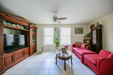 Villa ou maison à vendre à Margate, Floride: 3 chambres, 147.44 m2 № 1006698 - photo 4