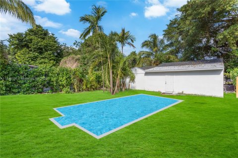 Villa ou maison à vendre à Miami, Floride: 6 chambres, 135.27 m2 № 193950 - photo 13