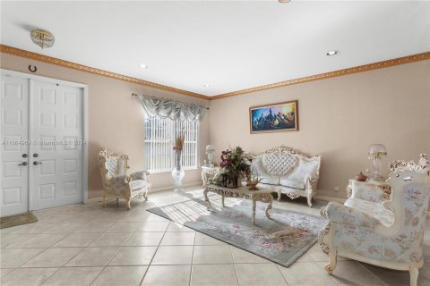 House in Miramar, Florida 5 bedrooms, 362.41 sq.m. № 1377605 - photo 5