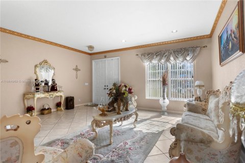 Villa ou maison à vendre à Miramar, Floride: 5 chambres, 362.41 m2 № 1377605 - photo 8