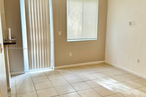 Condo in Miami Gardens, Florida, 4 bedrooms  № 1377699 - photo 4