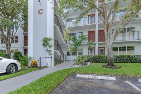 Condominio en venta en Pembroke Pines, Florida, 1 dormitorio, 65.22 m2 № 1185825 - foto 21