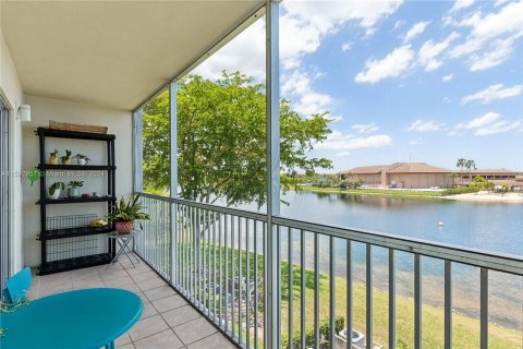 Copropriété à vendre à Pembroke Pines, Floride: 1 chambre, 65.22 m2 № 1185825 - photo 2