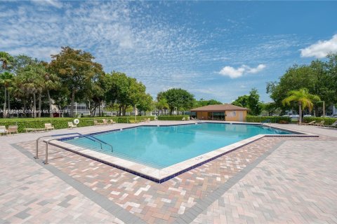 Copropriété à vendre à Pembroke Pines, Floride: 1 chambre, 65.22 m2 № 1185825 - photo 29