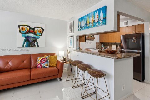 Condominio en venta en Pembroke Pines, Florida, 1 dormitorio, 65.22 m2 № 1185825 - foto 4