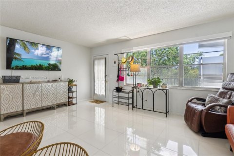 Copropriété à vendre à Pembroke Pines, Floride: 1 chambre, 65.22 m2 № 1185825 - photo 11