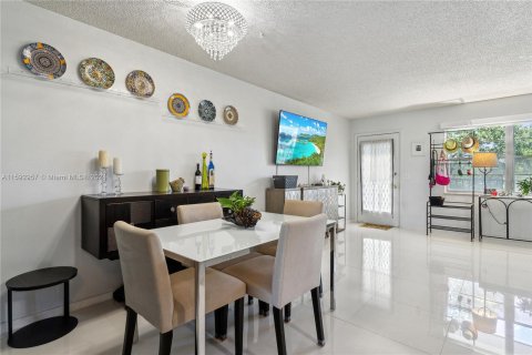 Copropriété à vendre à Pembroke Pines, Floride: 1 chambre, 65.22 m2 № 1185825 - photo 12