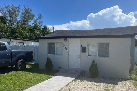 House in Miami, Florida 3 bedrooms, 83.8 sq.m. № 1329462 - photo 1