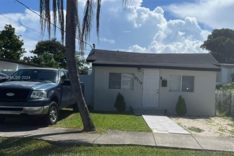 House in Miami, Florida 3 bedrooms, 83.8 sq.m. № 1329462 - photo 2