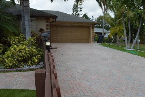 Casa en venta en Lake Worth, Florida, 4 dormitorios, 167.6 m2 № 1129314 - foto 1