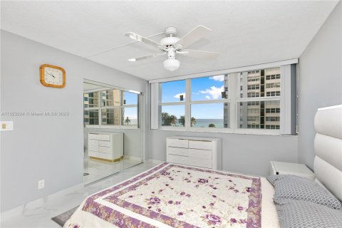 Condominio en venta en Hallandale Beach, Florida, 2 dormitorios, 133.78 m2 № 202004 - foto 22