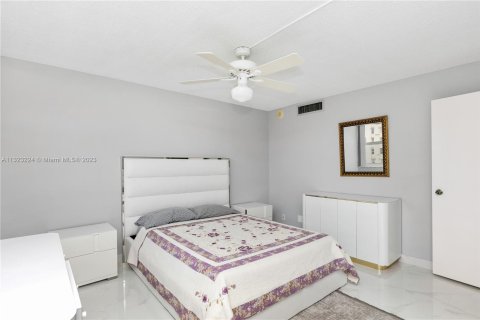 Condominio en venta en Hallandale Beach, Florida, 2 dormitorios, 133.78 m2 № 202004 - foto 23