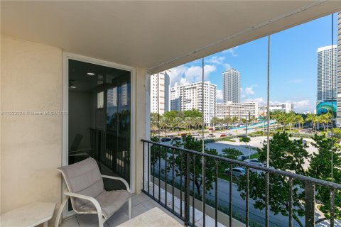 Condominio en venta en Hallandale Beach, Florida, 2 dormitorios, 133.78 m2 № 202004 - foto 28