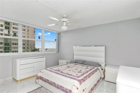 Condominio en venta en Hallandale Beach, Florida, 2 dormitorios, 133.78 m2 № 202004 - foto 21