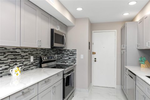 Condominio en venta en Hallandale Beach, Florida, 2 dormitorios, 133.78 m2 № 202004 - foto 13