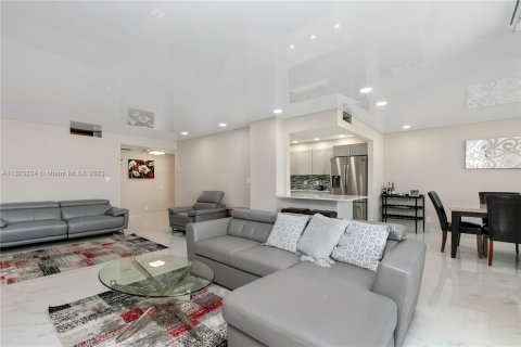 Condominio en venta en Hallandale Beach, Florida, 2 dormitorios, 133.78 m2 № 202004 - foto 2