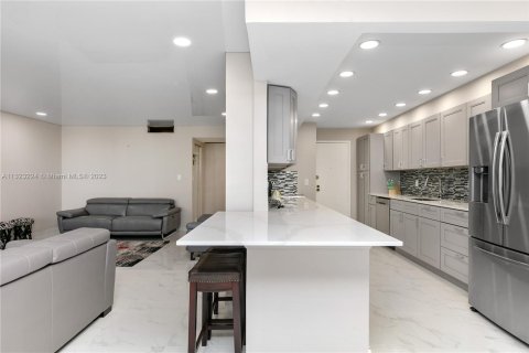Condominio en venta en Hallandale Beach, Florida, 2 dormitorios, 133.78 m2 № 202004 - foto 9