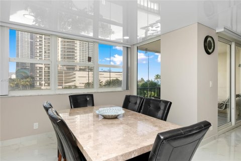 Condominio en venta en Hallandale Beach, Florida, 2 dormitorios, 133.78 m2 № 202004 - foto 8