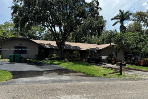 Propiedad comercial en venta en Davie, Florida, 311.13 m2 № 1239999 - foto 1