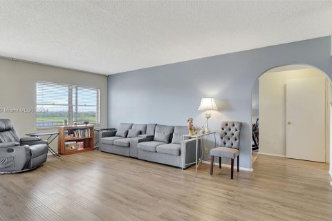 Condominio en venta en Hallandale Beach, Florida, 2 dormitorios, 106.84 m2 № 1167870 - foto 9