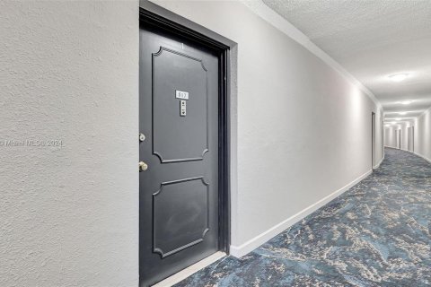 Condominio en venta en Hallandale Beach, Florida, 2 dormitorios, 106.84 m2 № 1167870 - foto 4