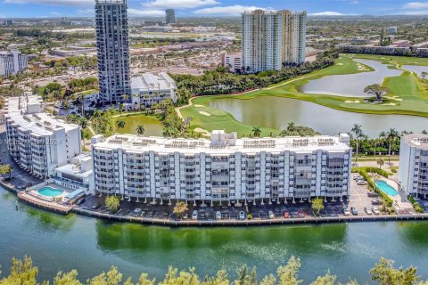Condominio en venta en Hallandale Beach, Florida, 2 dormitorios, 106.84 m2 № 1167870 - foto 2
