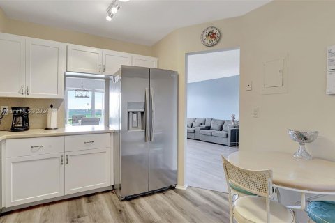 Condominio en venta en Hallandale Beach, Florida, 2 dormitorios, 106.84 m2 № 1167870 - foto 17