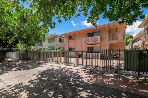 Condo in Miami Beach, Florida, 1 bedroom  № 1167820 - photo 1