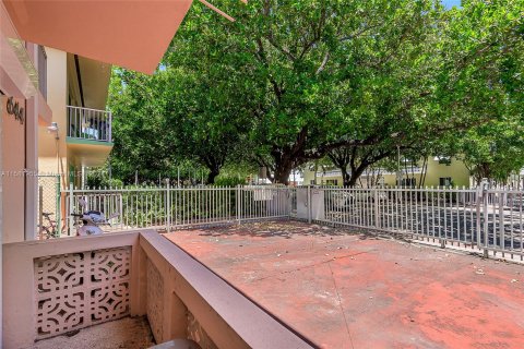 Condo in Miami Beach, Florida, 1 bedroom  № 1167820 - photo 26