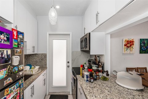 Condo in Miami Beach, Florida, 1 bedroom  № 1167820 - photo 12