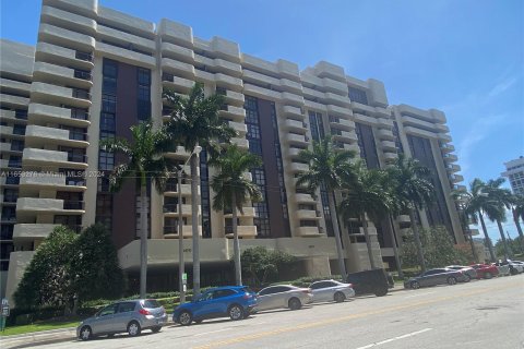 Condo in Coral Gables, Florida, 2 bedrooms  № 1348827 - photo 2