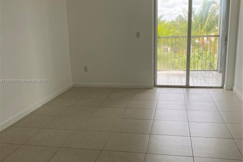 Condo in Doral, Florida, 3 bedrooms  № 207878 - photo 20
